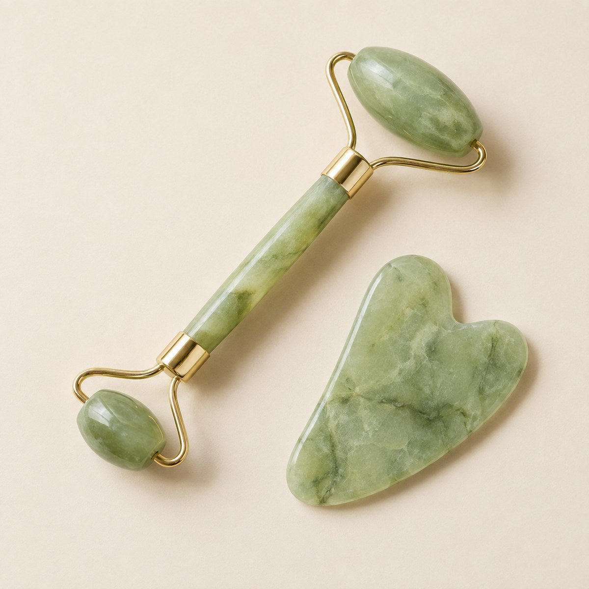 Desvela — Ritual de jade para ojeras y cara cansada